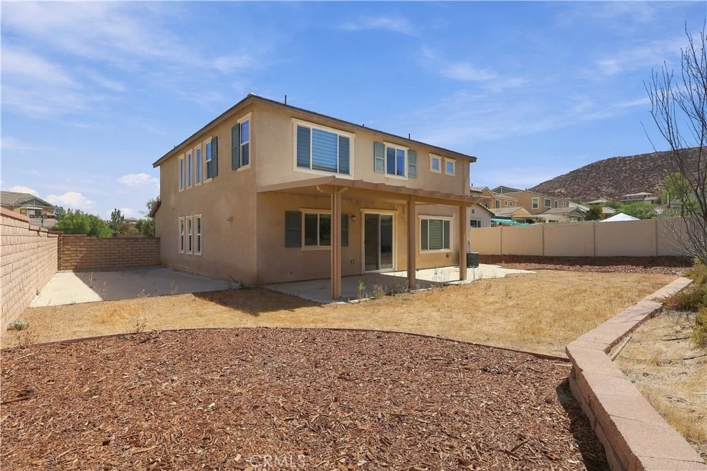 30545 Falcon Nest Dr, Menifee, CA 92584