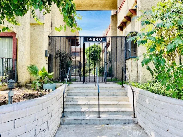 14840 Parthenia Street Unit 15, Panorama City, CA 91402