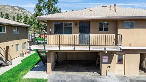 1070 W Calle de las Estrellas Unit 4, Azusa, CA MLS: CV25044513
