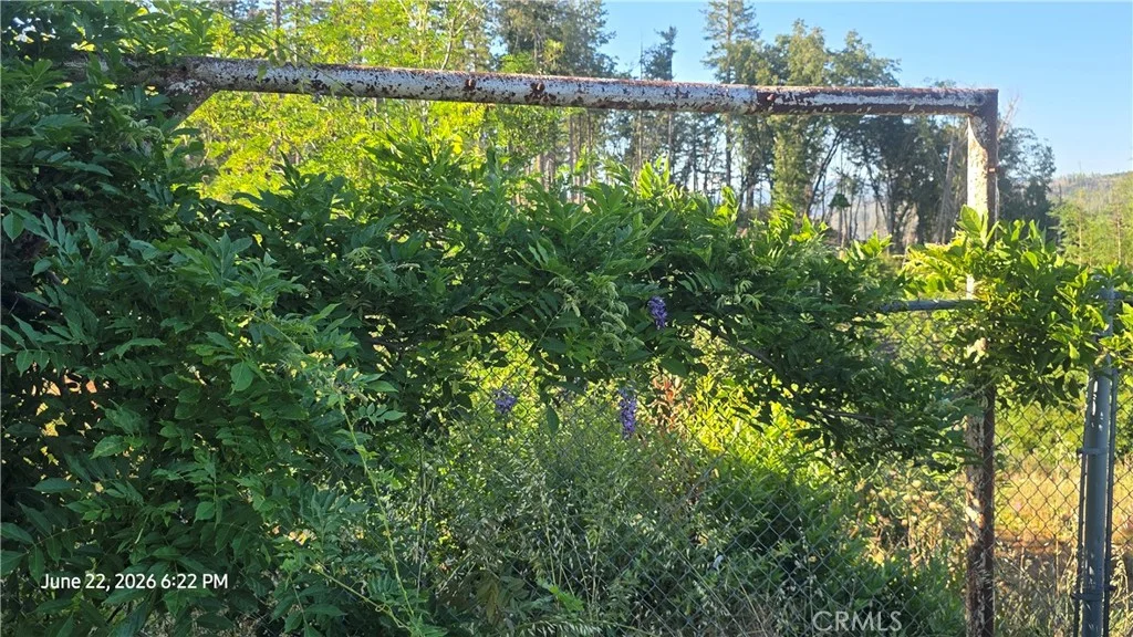 1759 Honeysuckle Ln, Paradise, CA 95969