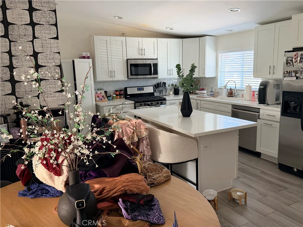7833 Bothwell Rd, Reseda, CA 91335 photo 2