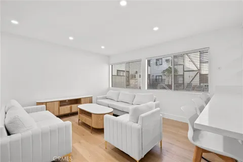 18530 Hatteras Street Unit 116, Tarzana, CA MLS: SR25085481