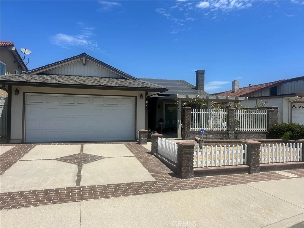 2103 Del Hollow St, Lakewood, CA 90712