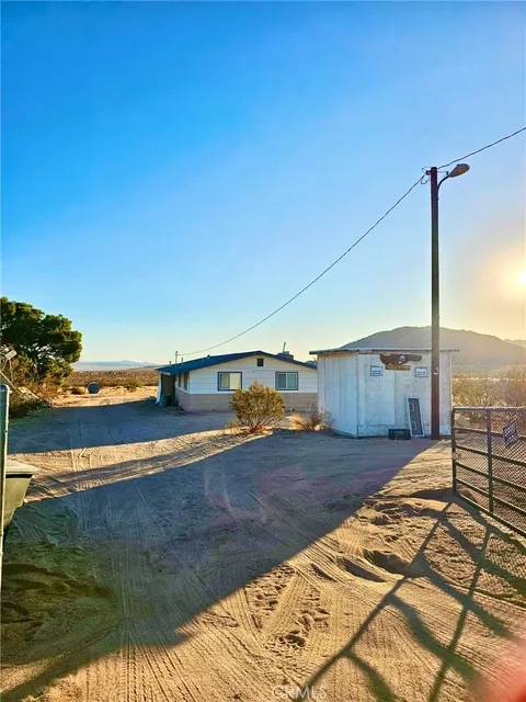 4773 Shawnee Trail, Landers, CA MLS: CV25073736