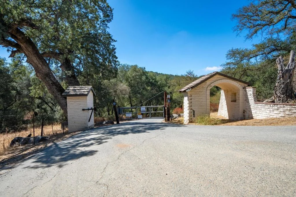 25222 Black Canyon Road, Santa Ysabel, CA 92070