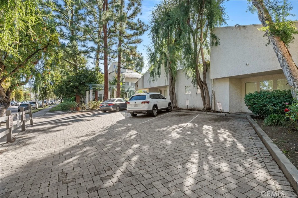20134 Leadwell St Unit 307, Winnetka, CA 91306