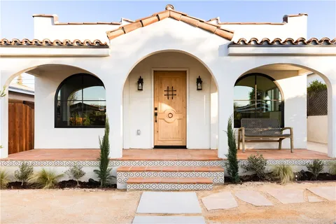 2334 Glover Place, Los Angeles, CA MLS: PW25090244