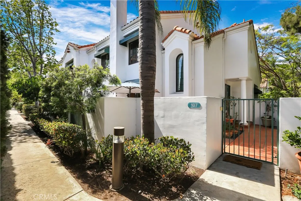19462 Pompano Lane Unit 107, Huntington Beach, CA 92648