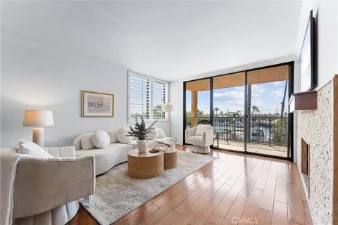201 Bay Shore Avenue Unit 209, Long Beach, CA MLS: DW25040979