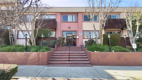 5403 Newcastle Avenue Unit 64, Encino, CA MLS: SR25069057