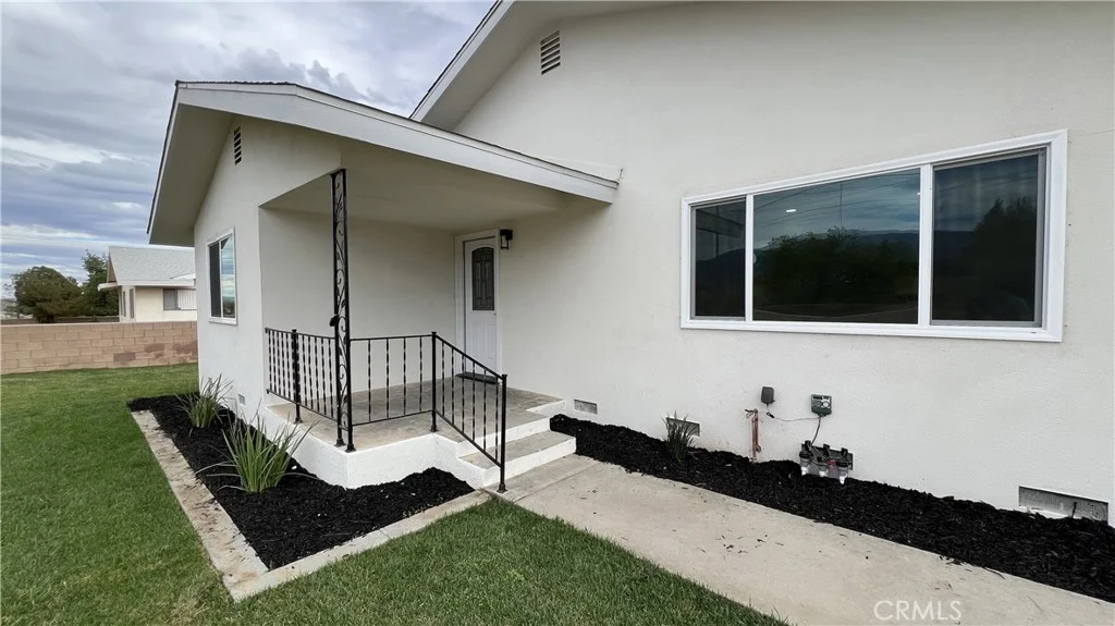 488 E Victory Avenue, Banning, CA 92220 photo 3
