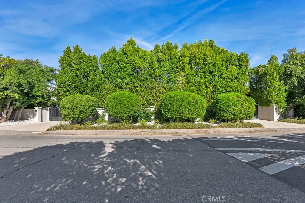 19321 Wells Drive, Tarzana, CA 91356 MLS SR24048471 Listing