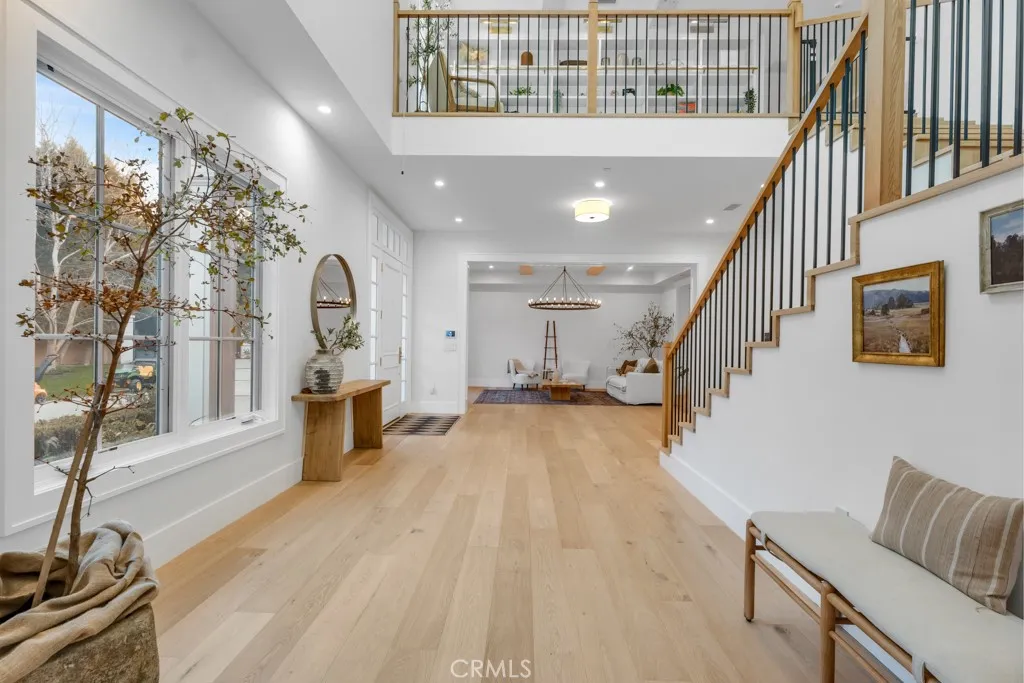 19321 Wells Drive, Tarzana, CA 91356 MLS SR24048471 Listing