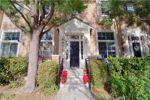 23420 Waterway Lane Unit 14, Valencia, CA MLS: SR25006316