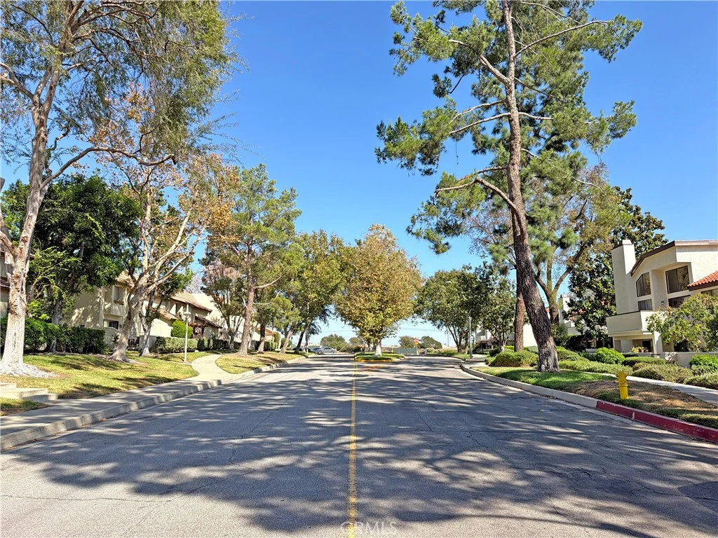 818 Lancaster Dr, Claremont, CA 91711