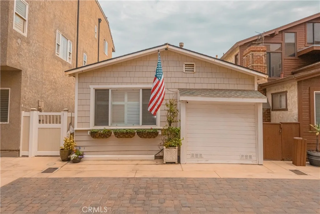 48 B Surfside Avenue, Surfside, CA 90743