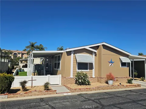 2205 W Acacia Avenue Unit 16, Hemet, CA 92545 - MLS#: SB25055383