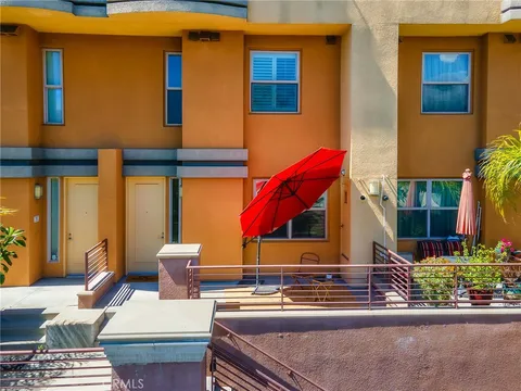 201 E Angeleno Avenue Unit 104, Burbank, CA MLS: BB25051030