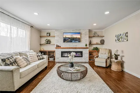 560 W 14th Street Unit 3, San Pedro, CA MLS: SB25106119