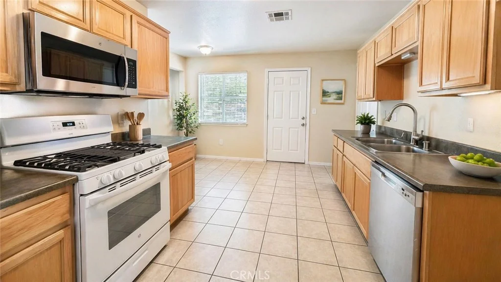 44608 Stanridge, Lancaster, CA 93535 photo 4