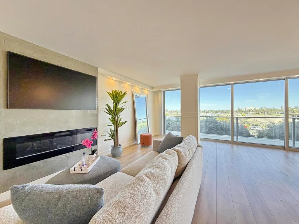 Additional image 38 of 1820 Avenida Del Mundo Unit 208, Coronado, CA 92118