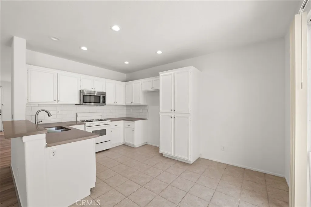 Additional image 8 of 13579 Thunderbird Pl, Victorville, CA 92392