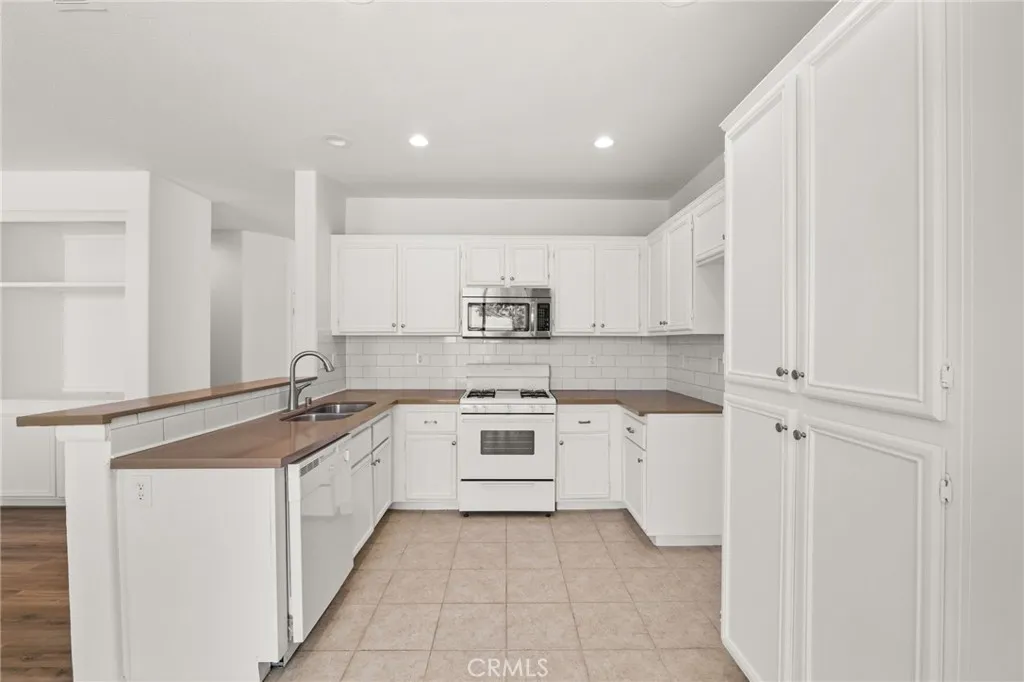 Additional image 10 of 13579 Thunderbird Pl, Victorville, CA 92392