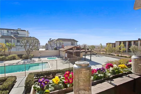 1460 E Willow Street Unit 202, Signal Hill, CA MLS: RS25017375
