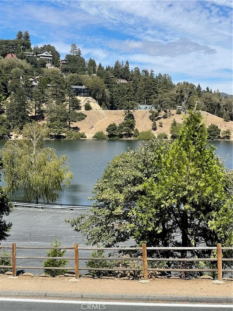 24379 San Moritz Dr, Crestline, CA 92325
