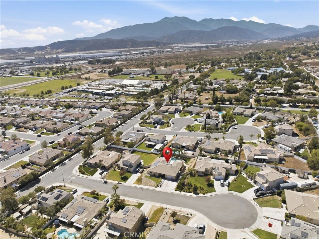 6680 Darling Ln, San Bernardino, CA 92407
