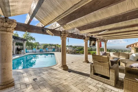 27361 Rainbow Ridge Road, Palos Verdes Peninsula, CA MLS: SB25085191