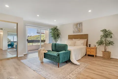 2700 Cahuenga Boulevard E Unit 3209, Los Angeles, CA MLS: BB25088609