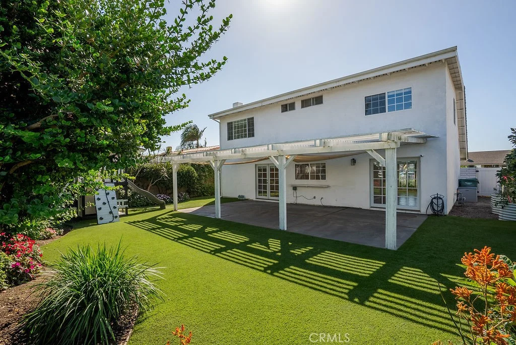 21072 Amberwick Ln, Huntington Beach, CA 92646
