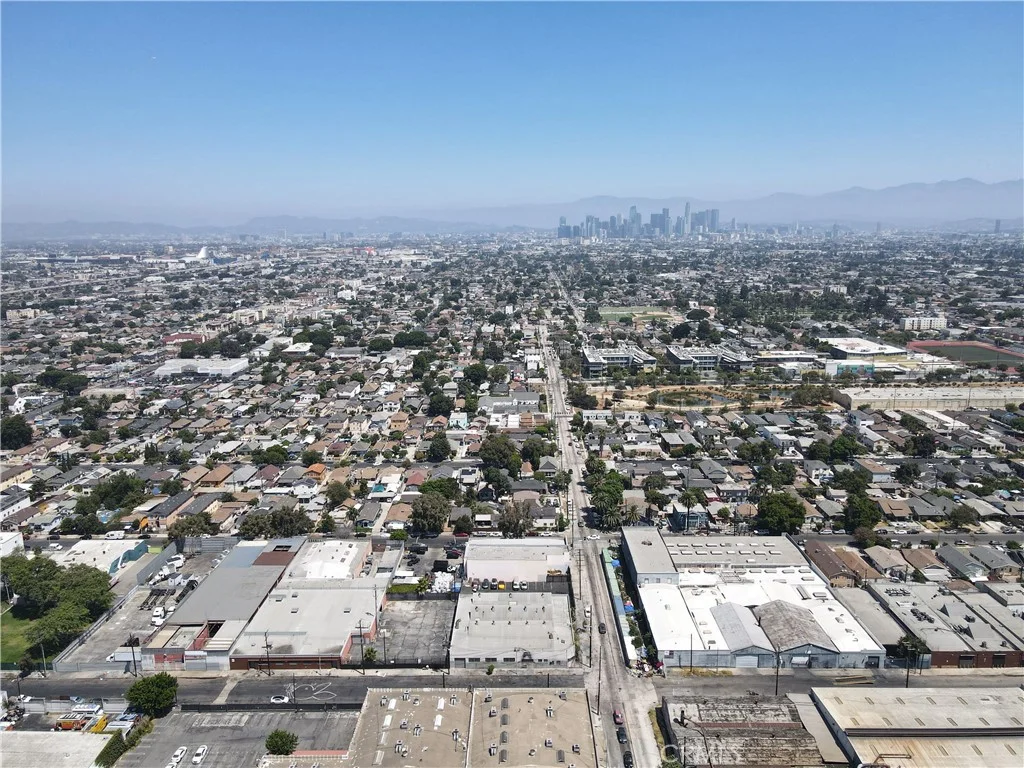 5725 S San Pedro St, Los Angeles, CA 90011