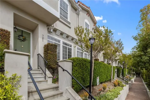 721 E Olive Avenue, Burbank, CA MLS: BB25084861