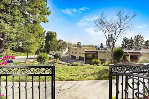 9404 Via Yolanda, Burbank, CA 91504 - MLS#: SR25048099