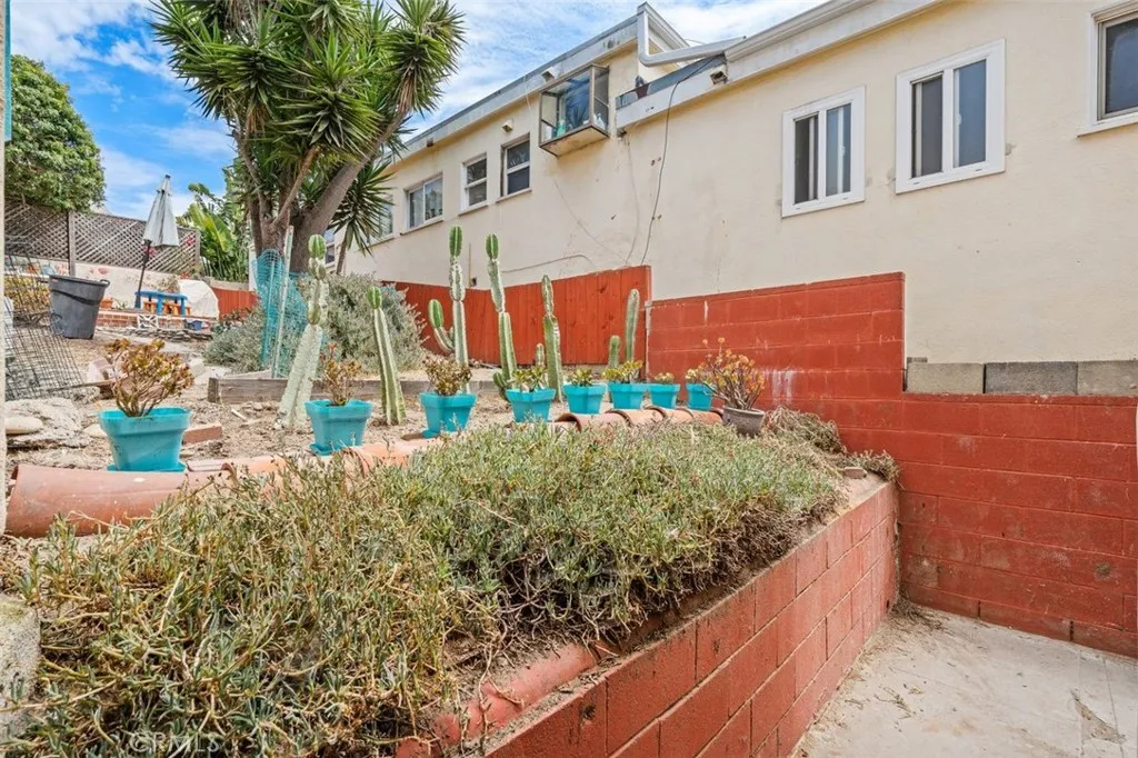 832 Cypress Avenue, Hermosa Beach, CA 90254