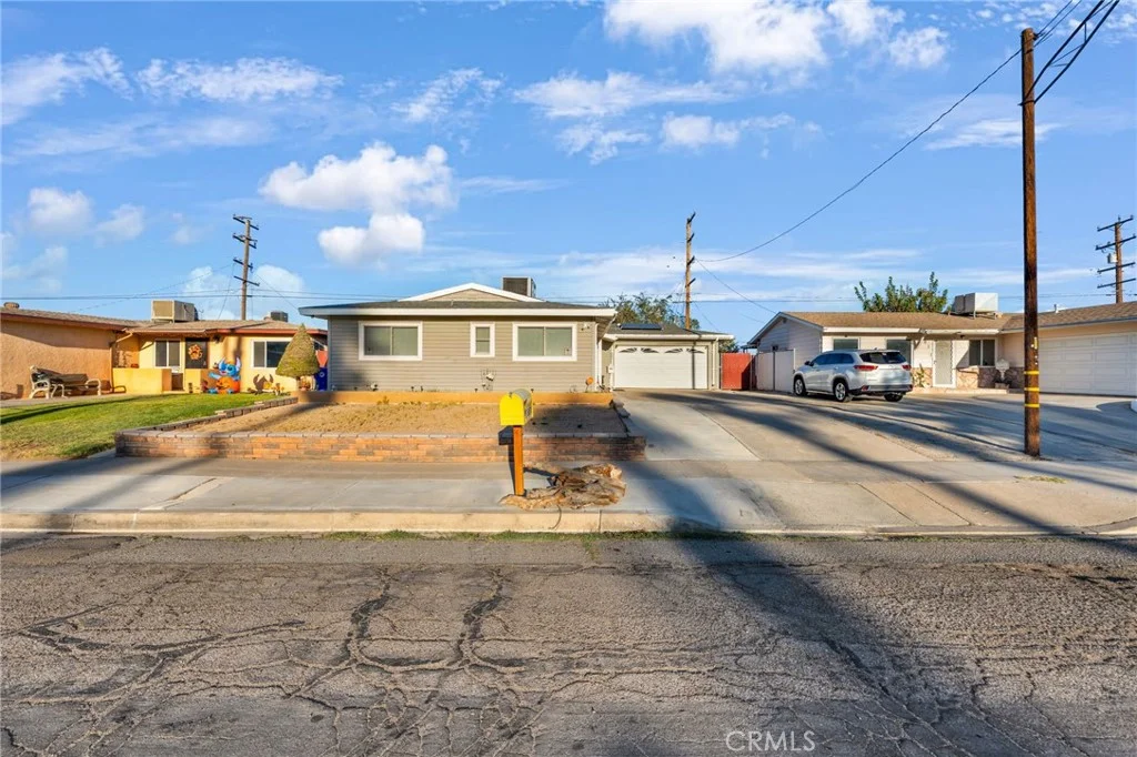 661 Stevens Ave, Barstow, CA 92311 photo 4