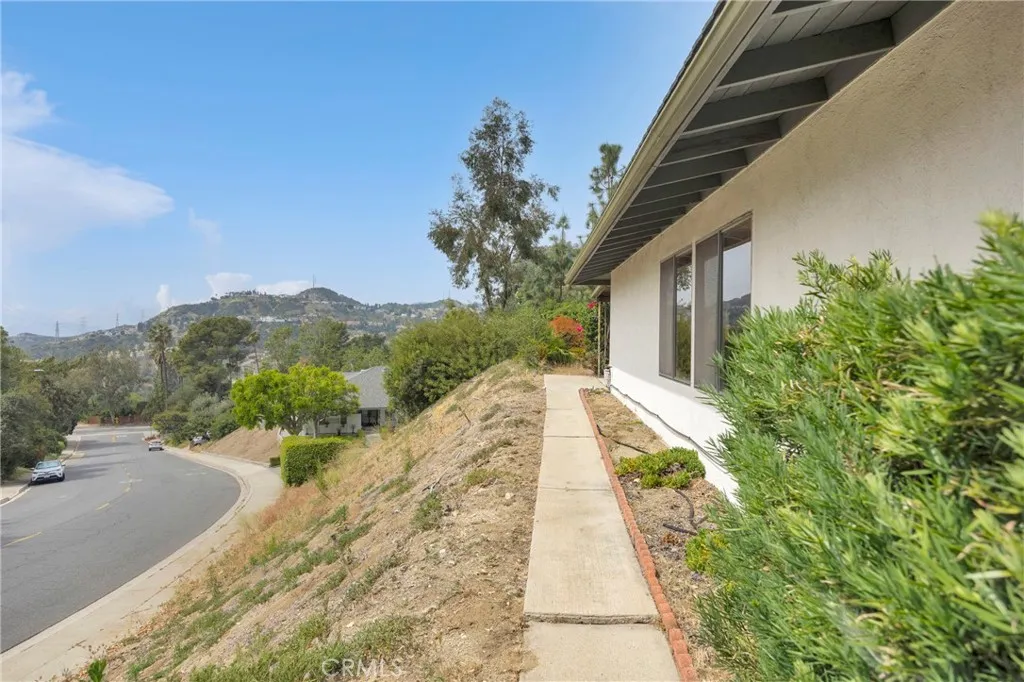 Additional image 46 of 3737 San Augustine Dr, Glendale, CA 91206