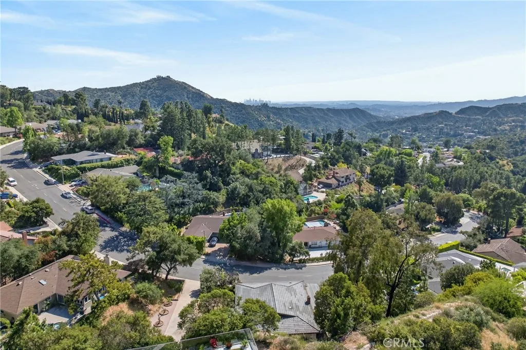 3737 San Augustine Dr, Glendale, CA 91206