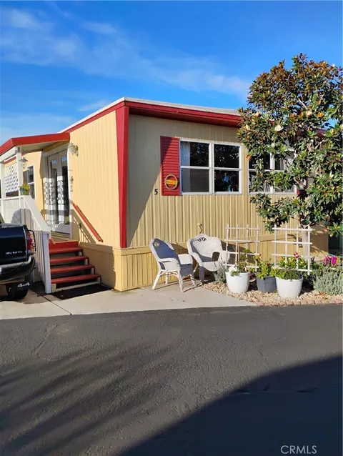 1095 W Mccoy Lane Unit 5, Santa Maria, CA MLS: PI25028988