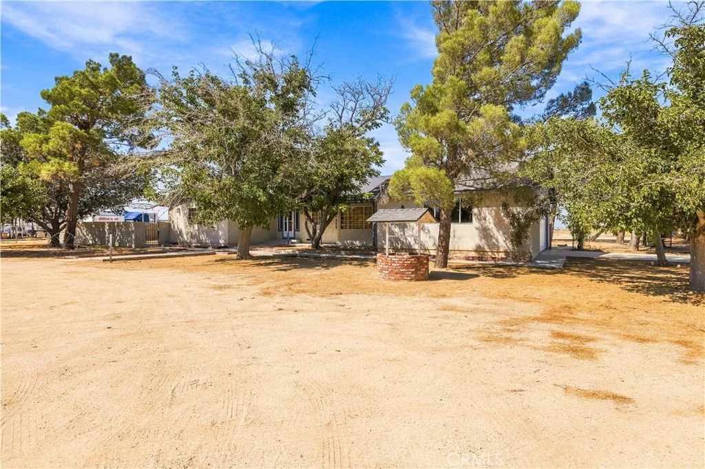 8327 W Avenue I, Lancaster, CA 93536
