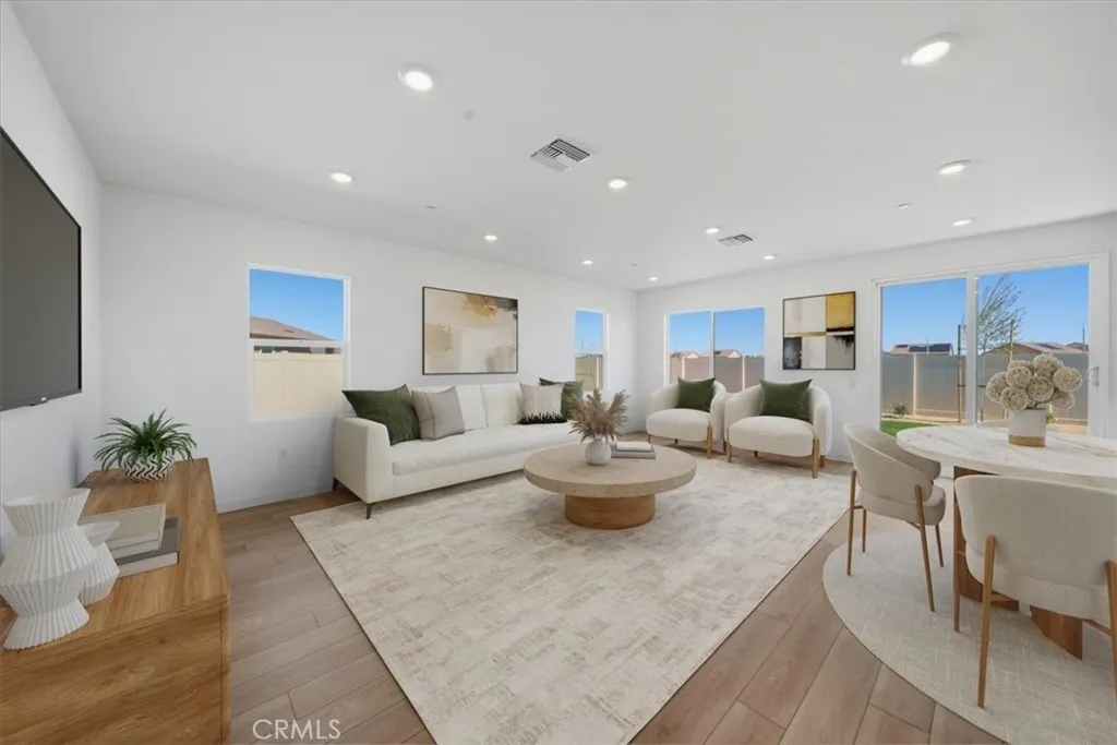 Additional image 4 of 3329 E Avenue J-4, Lancaster, CA 93535