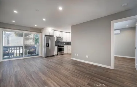 23515 Lyons Avenue Unit S15, Valencia, CA MLS: SR25030991