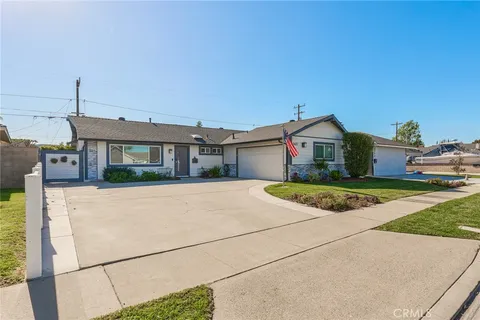 5622 Nevada Drive, Huntington Beach, CA 92647 - MLS#: CV25011962