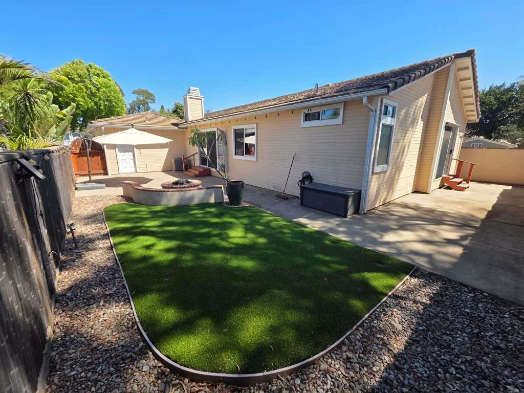 2359 Mapleleaf Drive, Vista, CA 92081