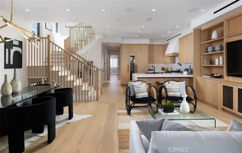 2322 Pacific Drive, Corona Del Mar, CA MLS: NP25043665
