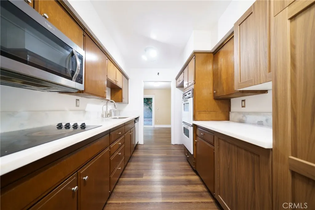 Additional image 72 of 8120 Canby Ave #6, Reseda, CA 91335