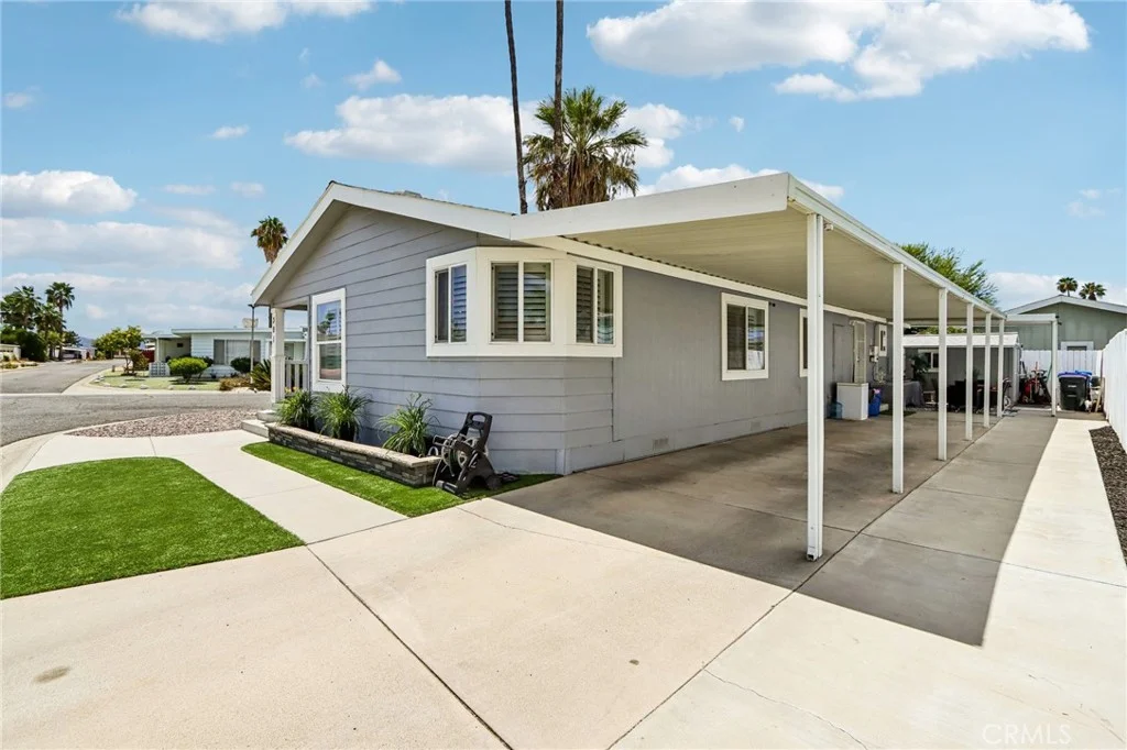 301 Camino Del Sol, Hemet, CA 92545