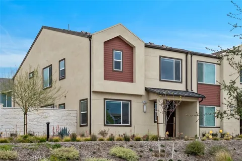 27636 Symphony Place, Valencia, CA MLS: SR25060544